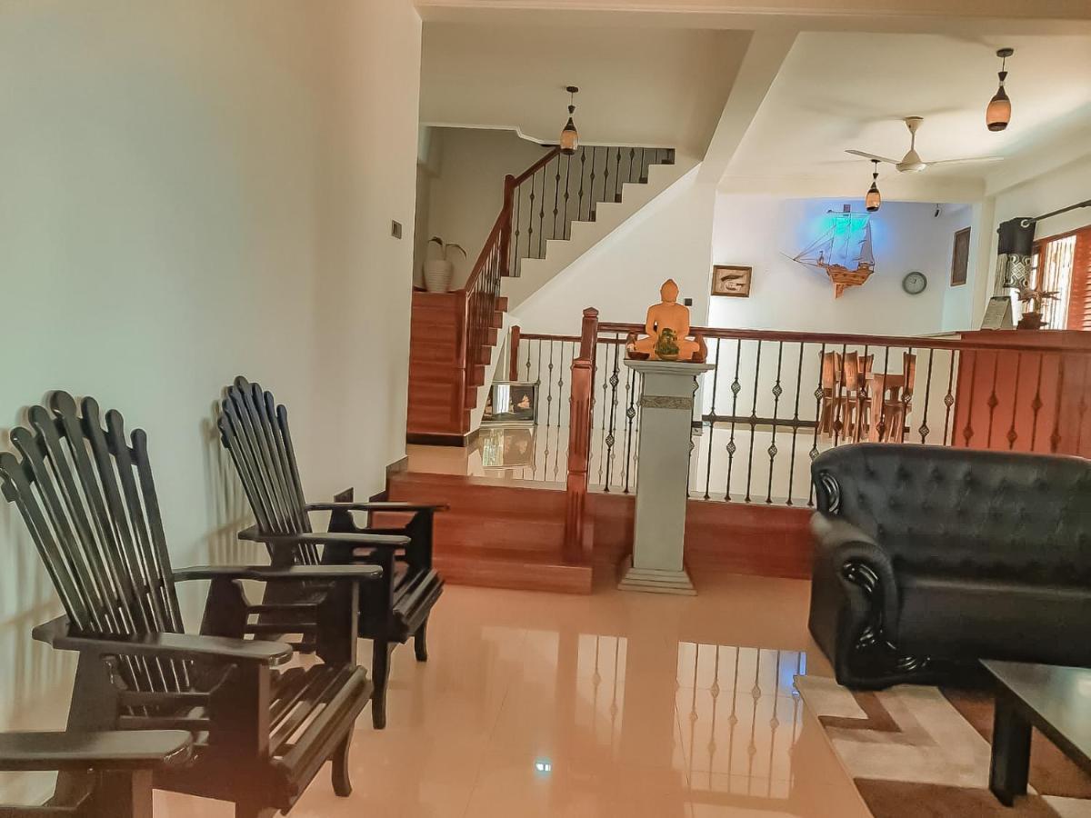 Hotel White House רטנאפורה מראה חיצוני תמונה