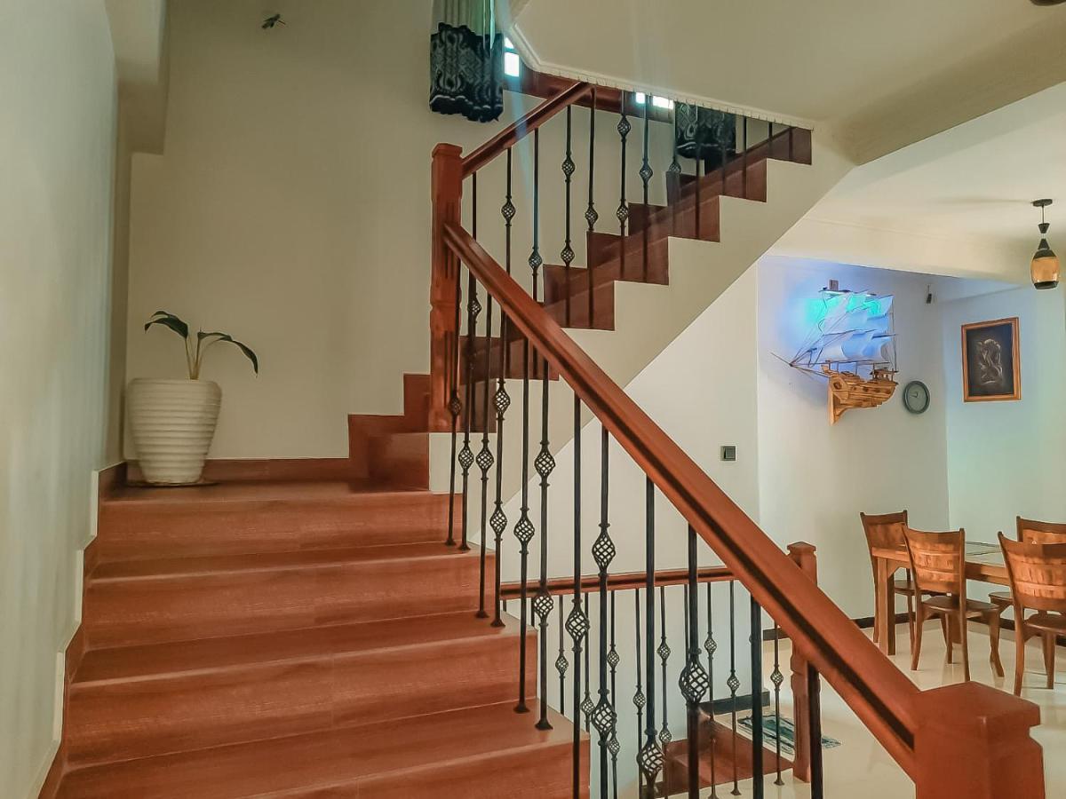 Hotel White House רטנאפורה מראה חיצוני תמונה