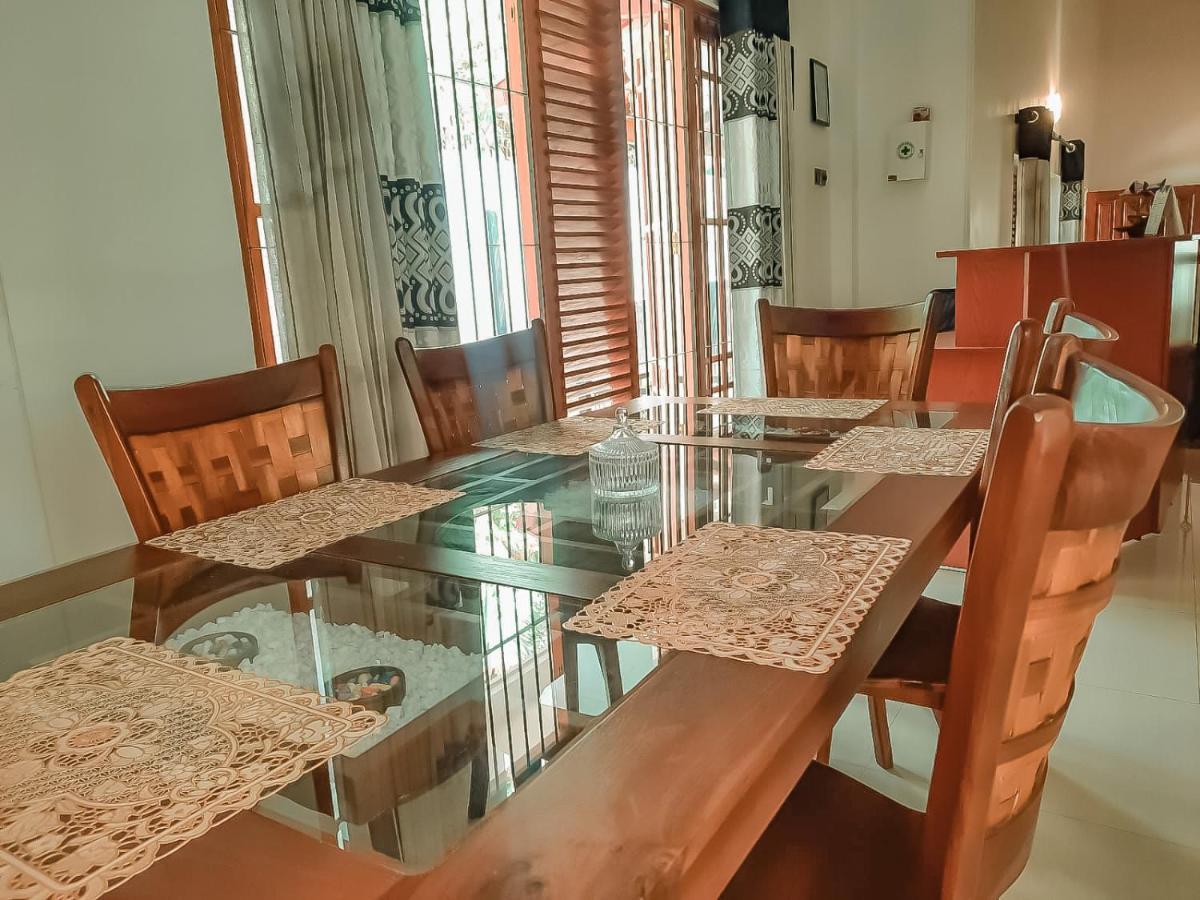 Hotel White House רטנאפורה מראה חיצוני תמונה