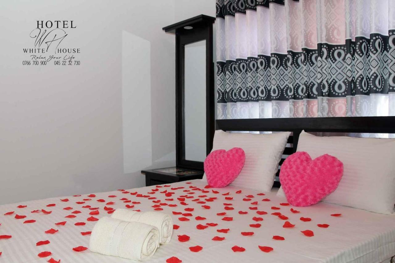 Hotel White House רטנאפורה מראה חיצוני תמונה