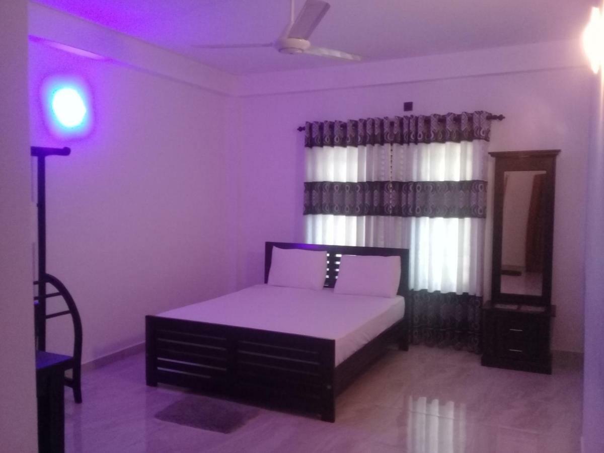 Hotel White House רטנאפורה מראה חיצוני תמונה