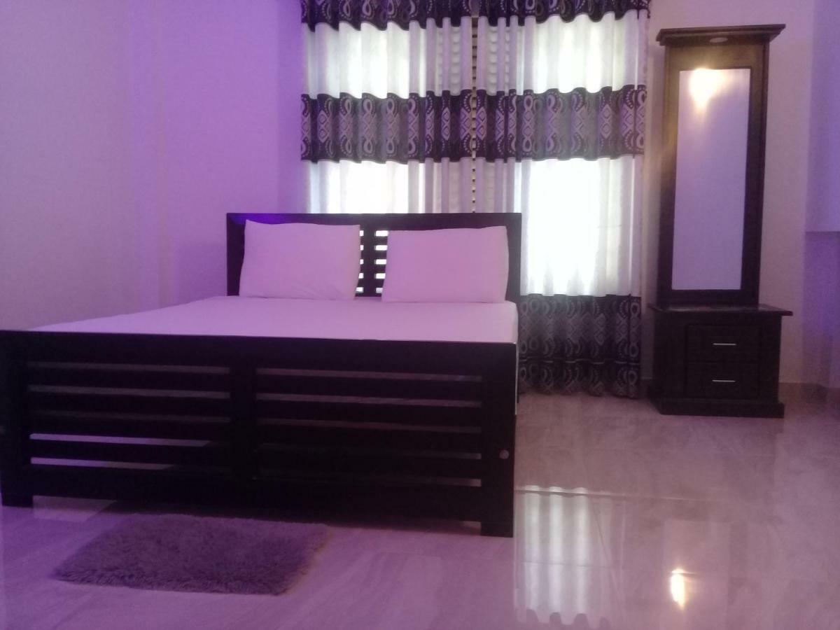 Hotel White House רטנאפורה מראה חיצוני תמונה