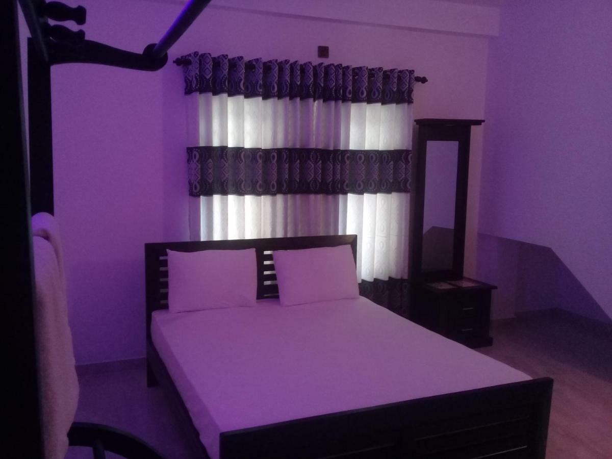 Hotel White House רטנאפורה מראה חיצוני תמונה