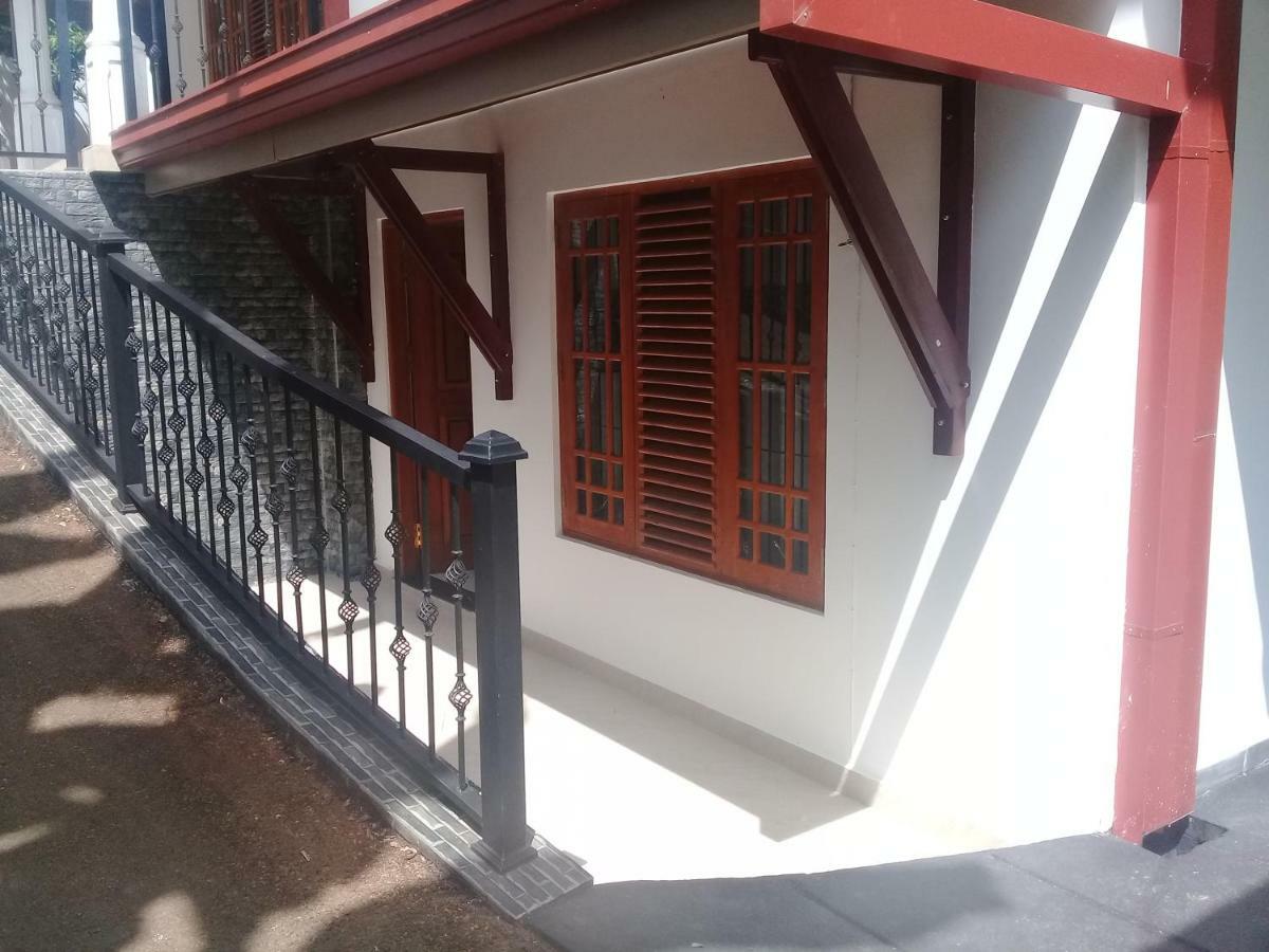 Hotel White House רטנאפורה מראה חיצוני תמונה